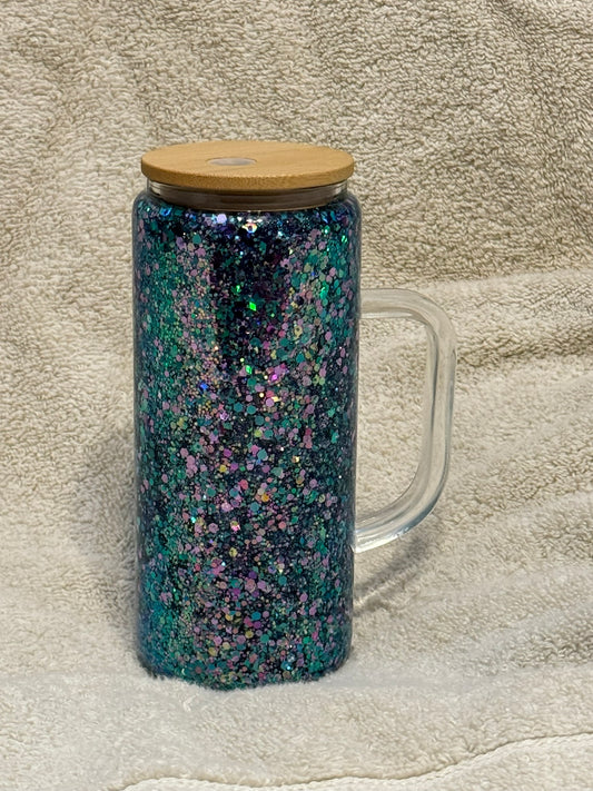 Taza de cristal con forma de bola de nieve y asa con tapa de bambú y pajita
